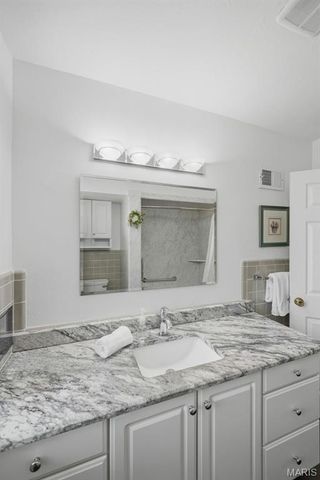 9841 Knollshire Drive, St Louis, MO 63123