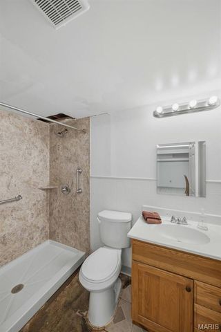 9841 Knollshire Drive, St Louis, MO 63123