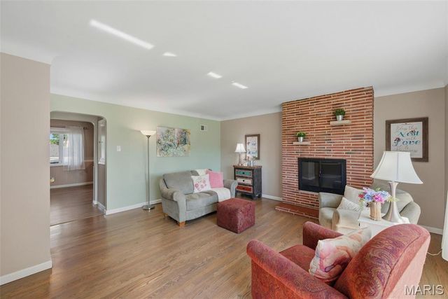 9841 Knollshire Drive, St Louis, MO 63123