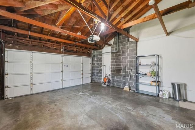 9841 Knollshire Drive, St Louis, MO 63123