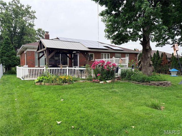 9841 Knollshire Drive, St Louis, MO 63123