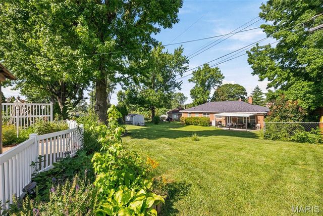 9841 Knollshire Drive, St Louis, MO 63123
