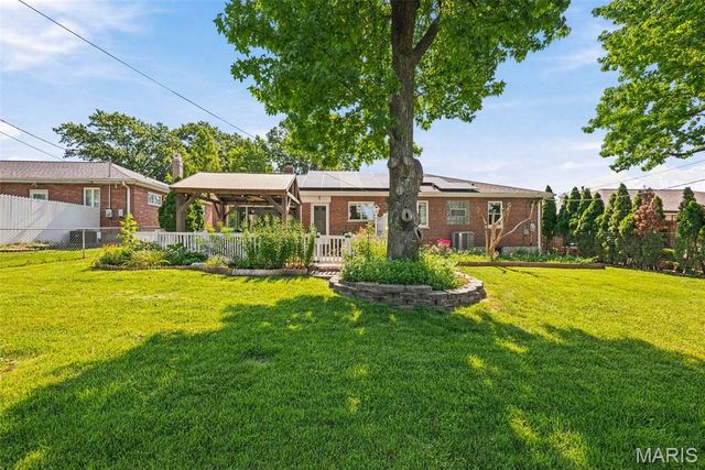9841 Knollshire Drive, St Louis, MO 63123