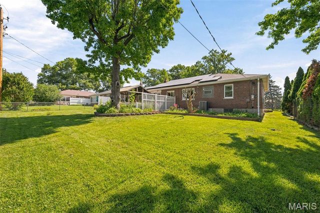 9841 Knollshire Drive, St Louis, MO 63123