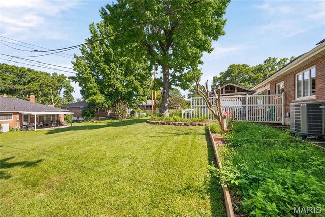 9841 Knollshire Drive, St Louis, MO 63123