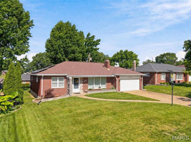 9841 Knollshire Drive, St Louis, MO 63123