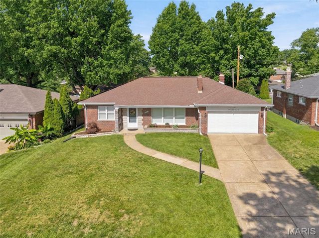9841 Knollshire Drive, St Louis, MO 63123
