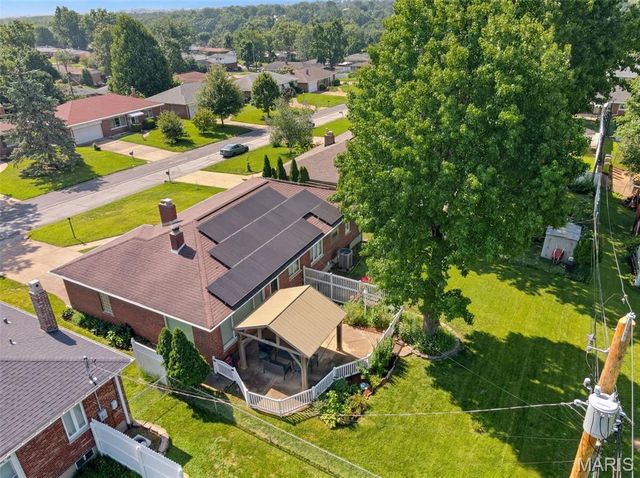 9841 Knollshire Drive, St Louis, MO 63123