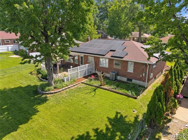 9841 Knollshire Drive, St Louis, MO 63123