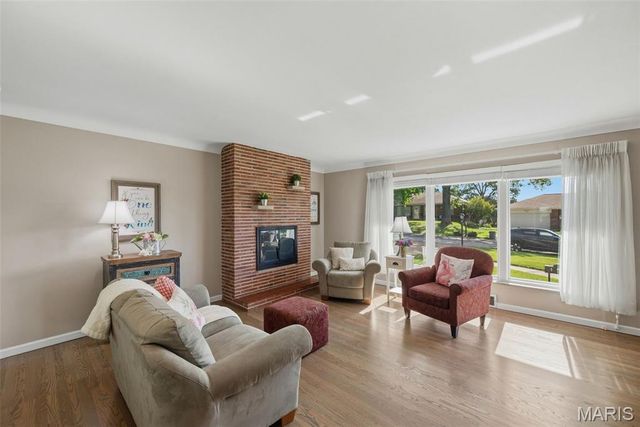 9841 Knollshire Drive, St Louis, MO 63123