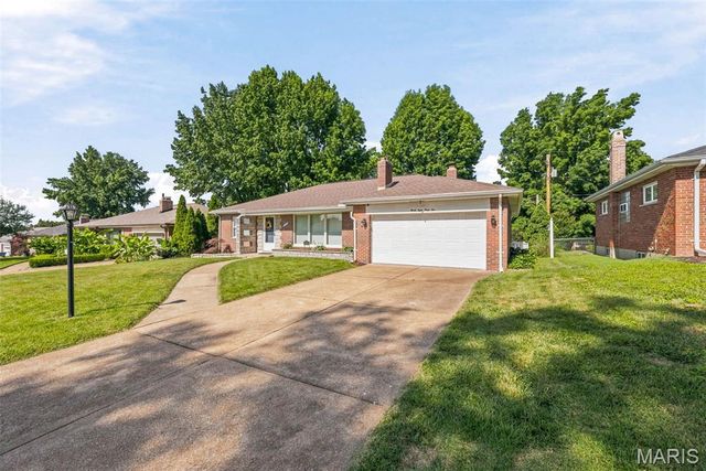 9841 Knollshire Drive, St Louis, MO 63123