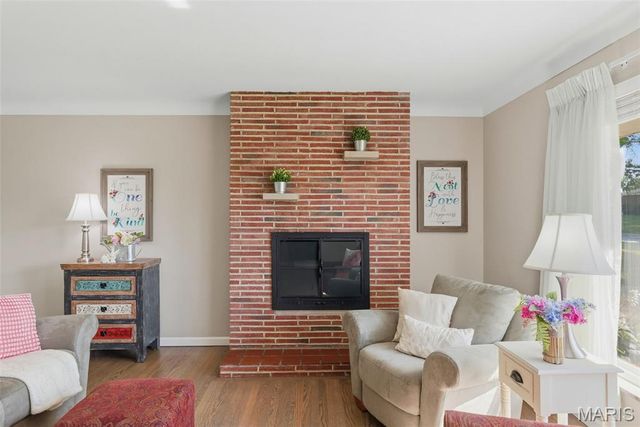 9841 Knollshire Drive, St Louis, MO 63123