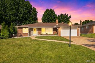 9841 Knollshire Drive, St Louis, MO 63123