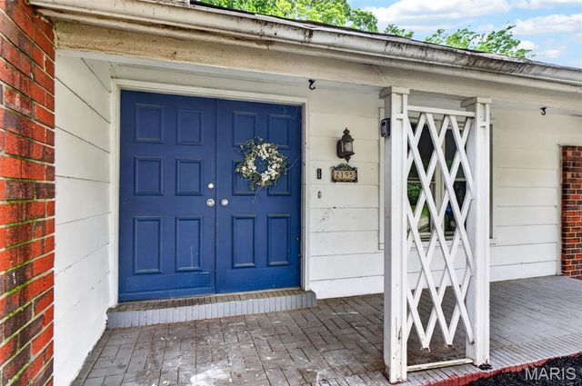 2195 Somerset Drive, Florissant, MO 63033