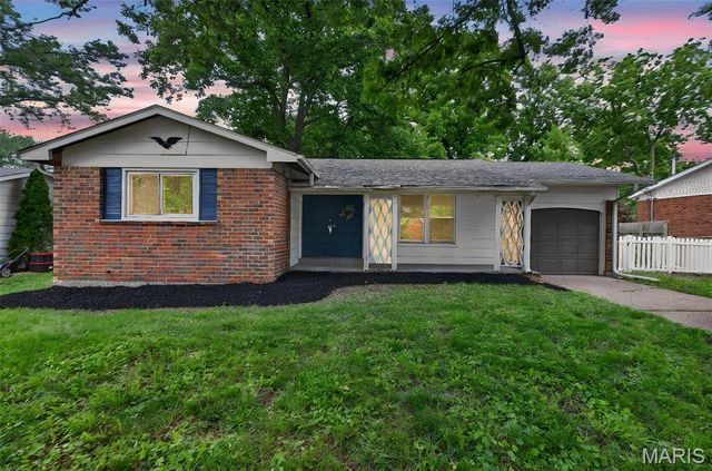 2195 Somerset Drive, Florissant, MO 63033