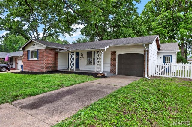2195 Somerset Drive, Florissant, MO 63033