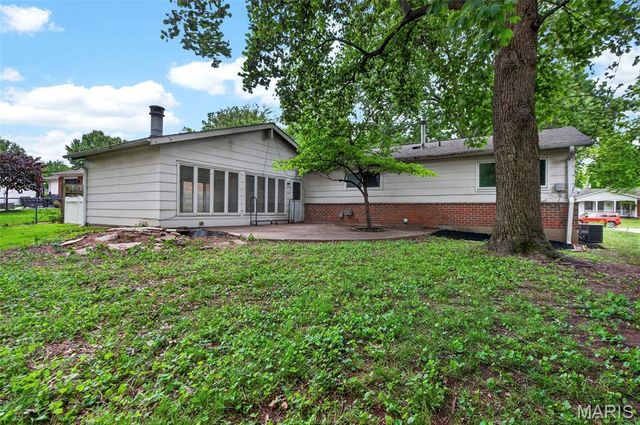 2195 Somerset Drive, Florissant, MO 63033