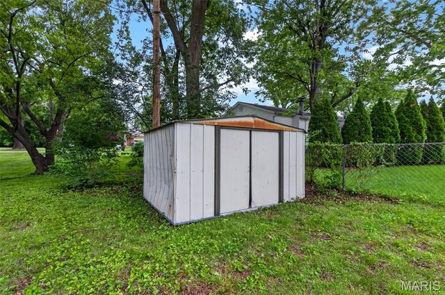 2195 Somerset Drive, Florissant, MO 63033