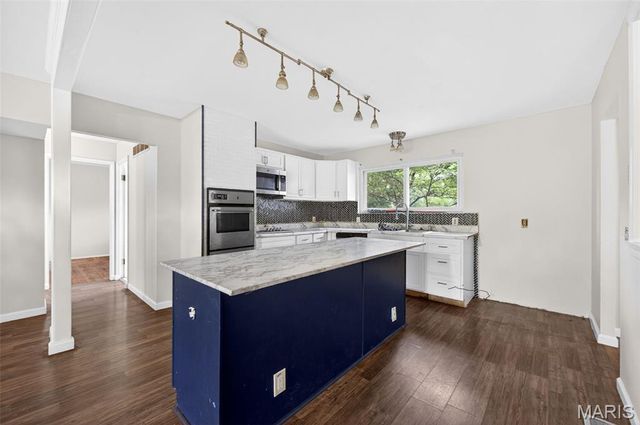 2195 Somerset Drive, Florissant, MO 63033
