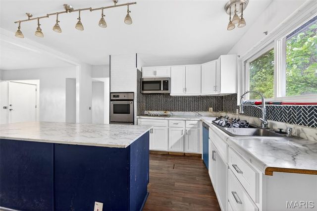 2195 Somerset Drive, Florissant, MO 63033