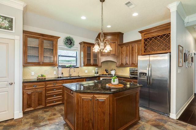 4913 Hickory Lane, Bay City, TX 77414