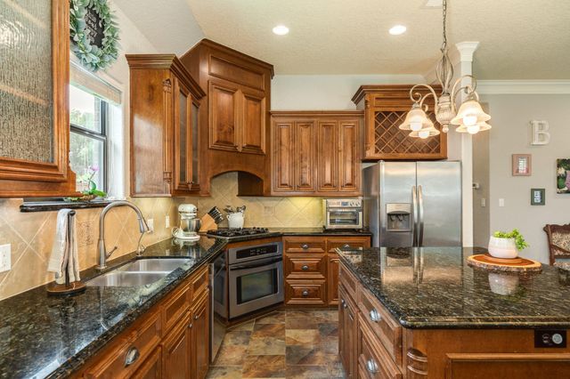 4913 Hickory Lane, Bay City, TX 77414