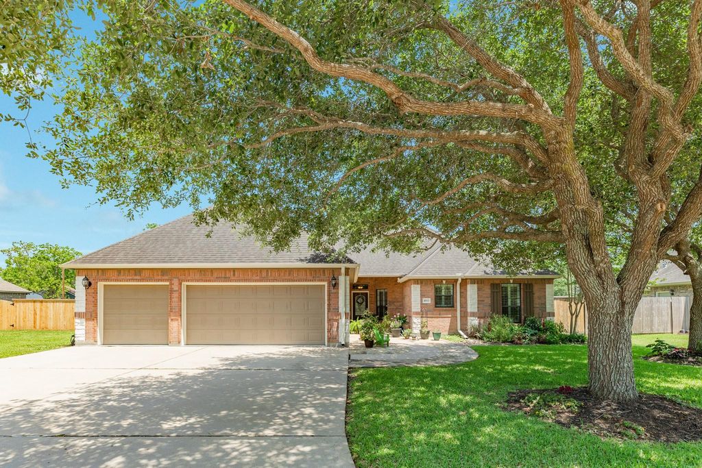 4913 Hickory Lane, Bay City, TX 77414