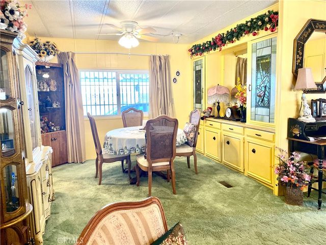 1053 W Johnston Avenue, Hemet, CA 92543