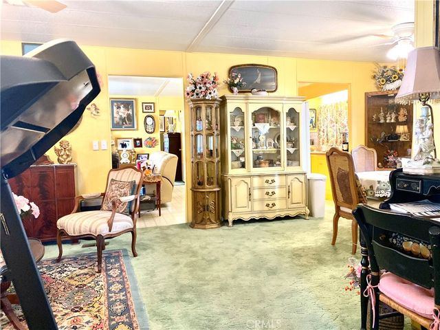 1053 W Johnston Avenue, Hemet, CA 92543