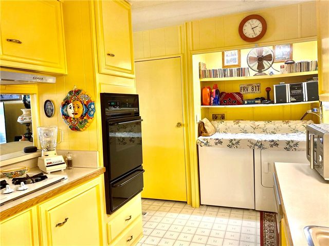1053 W Johnston Avenue, Hemet, CA 92543