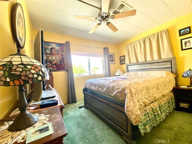 1053 W Johnston Avenue, Hemet, CA 92543