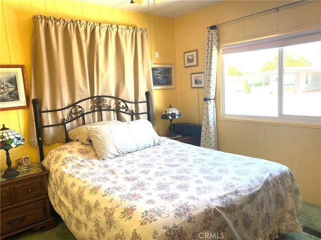1053 W Johnston Avenue, Hemet, CA 92543