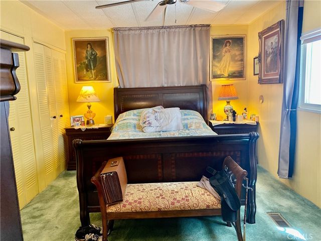 1053 W Johnston Avenue, Hemet, CA 92543
