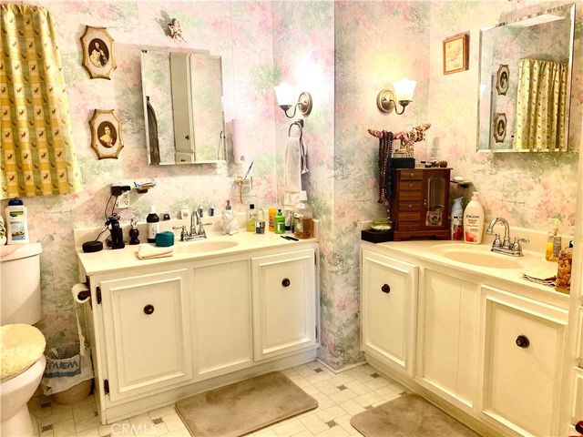 1053 W Johnston Avenue, Hemet, CA 92543