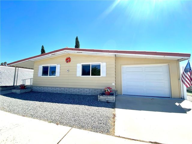 1053 W Johnston Avenue, Hemet, CA 92543