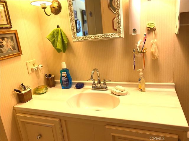 1053 W Johnston Avenue, Hemet, CA 92543