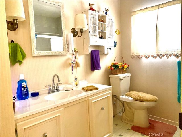1053 W Johnston Avenue, Hemet, CA 92543