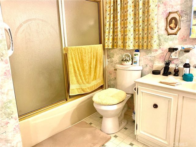1053 W Johnston Avenue, Hemet, CA 92543