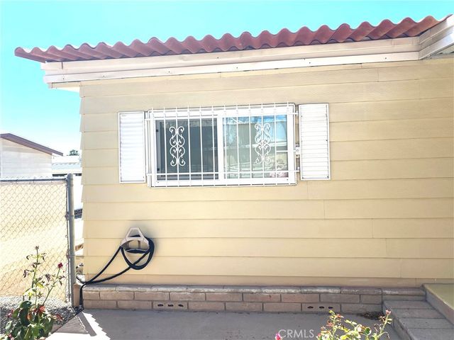 1053 W Johnston Avenue, Hemet, CA 92543