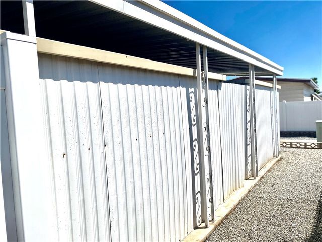 1053 W Johnston Avenue, Hemet, CA 92543