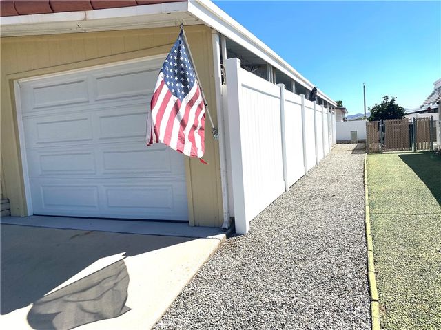 1053 W Johnston Avenue, Hemet, CA 92543