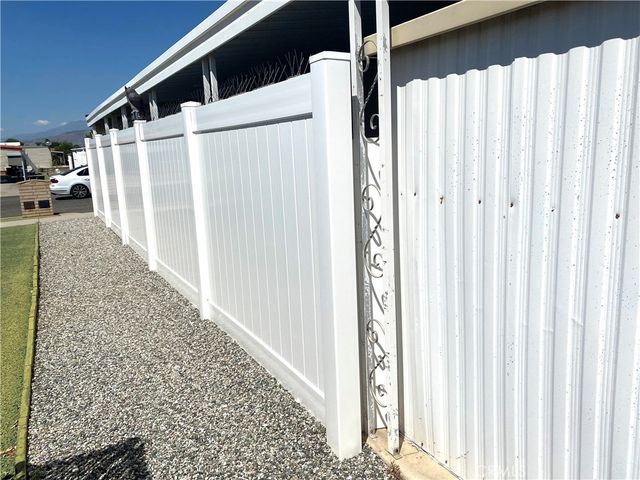 1053 W Johnston Avenue, Hemet, CA 92543