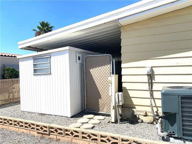 1053 W Johnston Avenue, Hemet, CA 92543