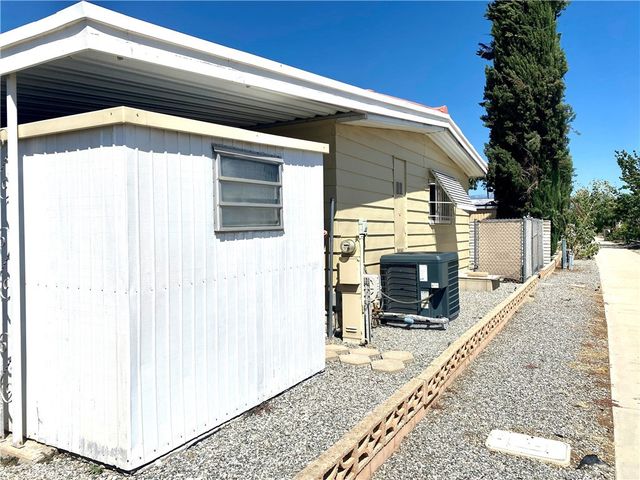 1053 W Johnston Avenue, Hemet, CA 92543