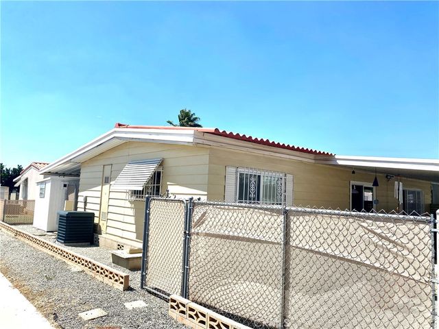 1053 W Johnston Avenue, Hemet, CA 92543