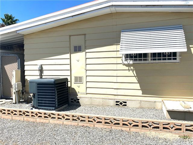 1053 W Johnston Avenue, Hemet, CA 92543