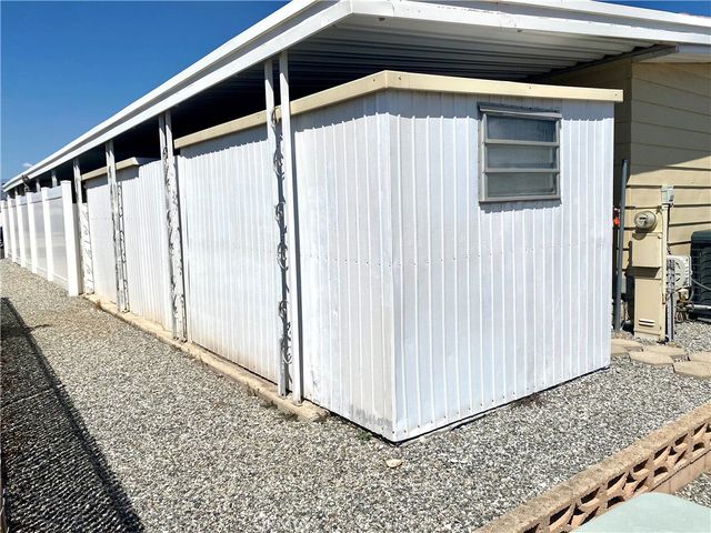 1053 W Johnston Avenue, Hemet, CA 92543