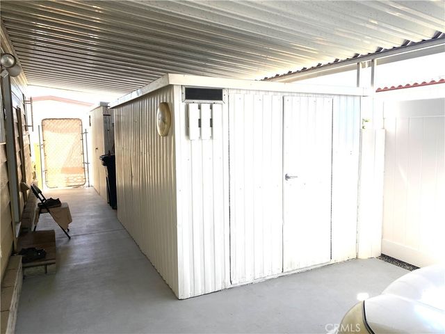 1053 W Johnston Avenue, Hemet, CA 92543