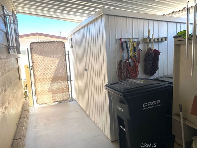 1053 W Johnston Avenue, Hemet, CA 92543