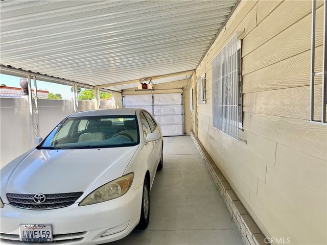 1053 W Johnston Avenue, Hemet, CA 92543